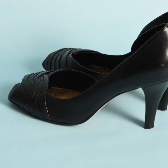 Antonio Melani Heels, Black, Size 7.5, 3.5 heel - Picture 6 of 9